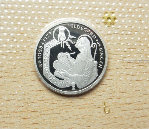 1998 hildegard von - 10,